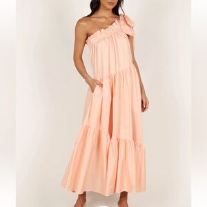 🍑 NWT Petal & Pup Peach One-Shoulder Maxi Dress